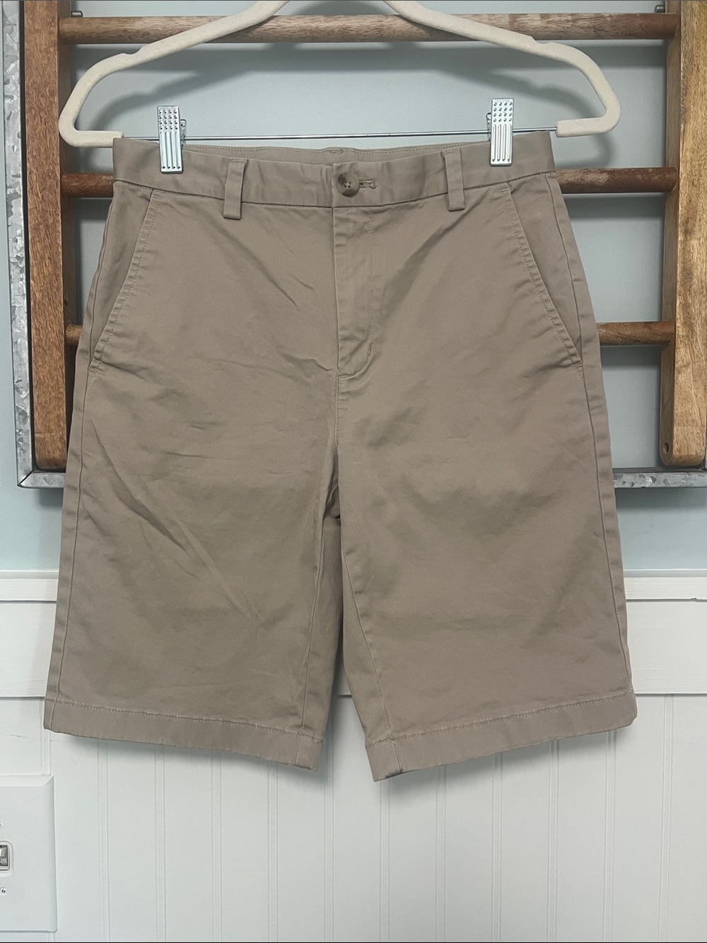 Boys Vinyard Vines khaki shorts size 16